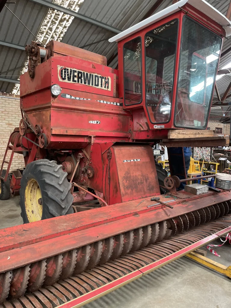 MASSEY FERGUSON AUTO HEADER 587 - c. 1970