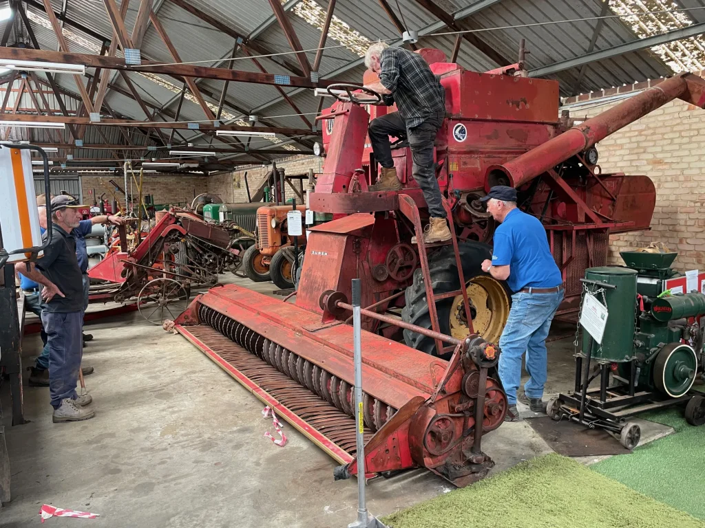 MASSEY FERGUSON AUTO HEADER 587 - c. 1970